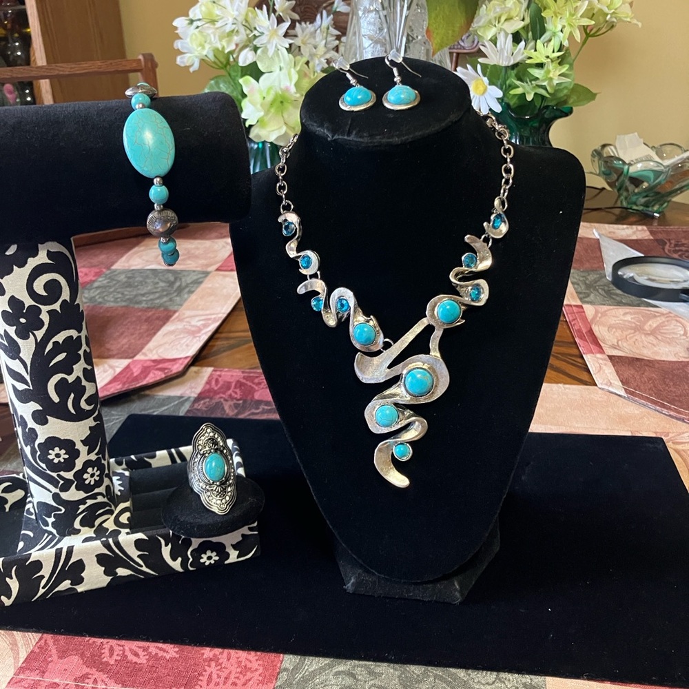 4 pc turquoise and jeweld silver chain necklace, earrings, ring, and bracelet